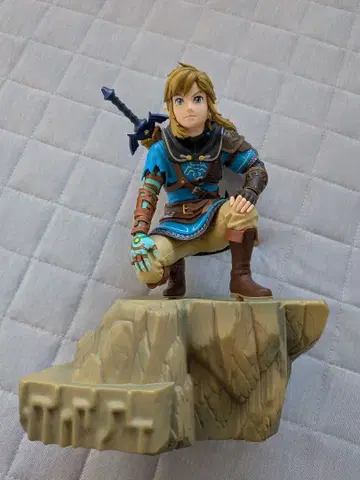 링크 피규어 바위 받침대 포함