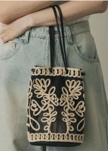 Sense of place 코드 슈 백