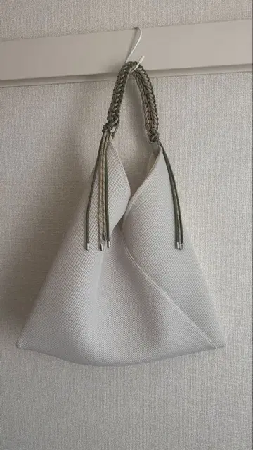 LE VERNIS 메쉬 숄더백