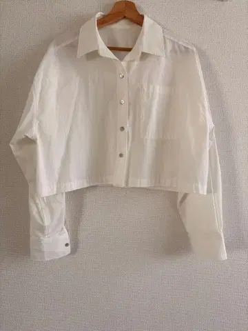 화이트 크롭 셔츠 ungrid