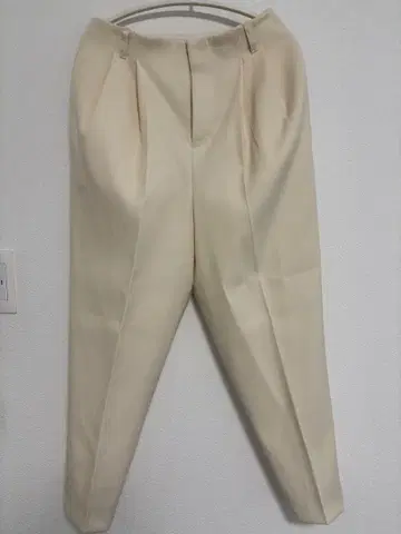 St.cecilia 화이트 테이퍼드 팬츠 새상품급