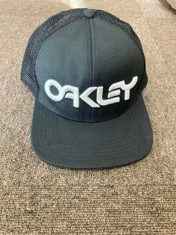 OAKLEY 오클리 메쉬백 트래커캡