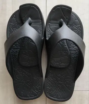 RACBAKI 블랙 플립플랍 얇은 마찰 있음