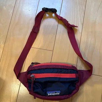 patagonia 라이트웨이트 트래블 미니 힙팩 빨간색/네이비