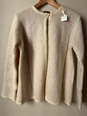 크림색 울 혼방 긴팔 가디건