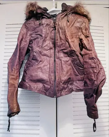 Made in Korea 퍼 달린 브라운 가죽 자켓