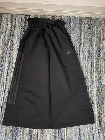 adidas 블랙 플레어 스커트