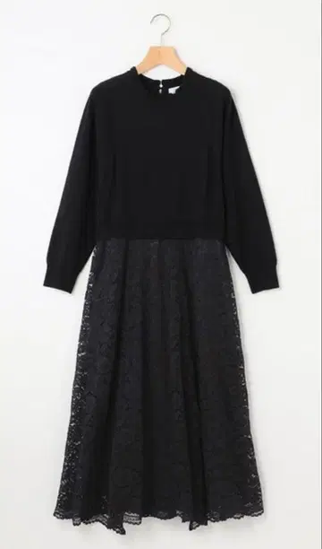 블랙 레이스 스커트와 니트 원피스