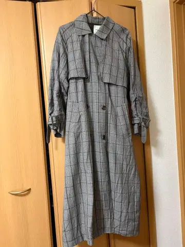 그레이 계열 체크 무늬 트렌치코트 freaks store