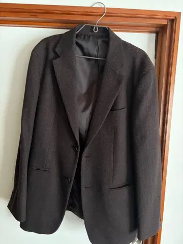 UNIQLO 다크 브라운 테일러드 자켓
