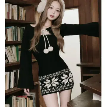 다리치 노르딕 패널 니트 미니 원피스