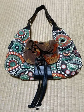 컬러풀 자수 핸드백