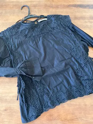 LADY LUCK LUCA 블랙 자수 긴팔 상의