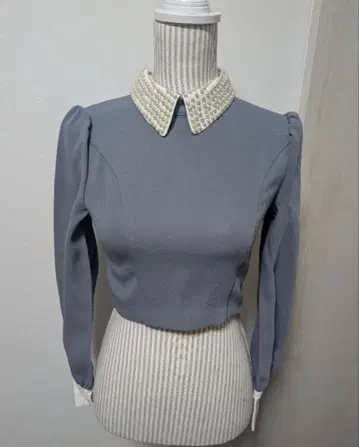 eimy istore 펄 카라 부착 크롭 상의