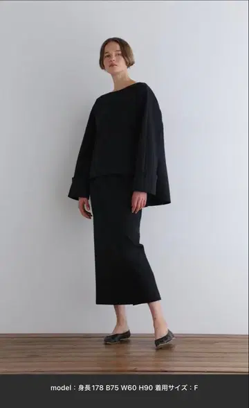 LE PHIL 스쿠버 종이상자 백 후크 블라우스 저지 스커트