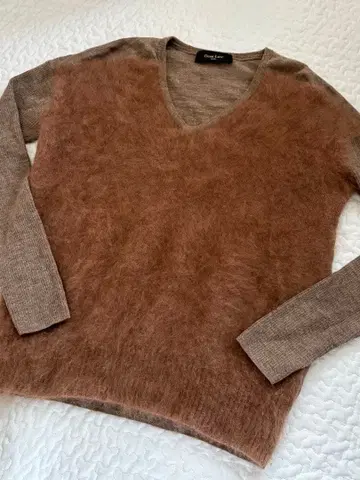 Demi-Luxe BEAMS / 프론트 플러피 V넥 니트