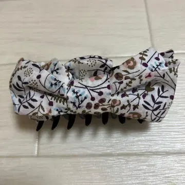 꽃무늬 리본 포함 헤어 클립