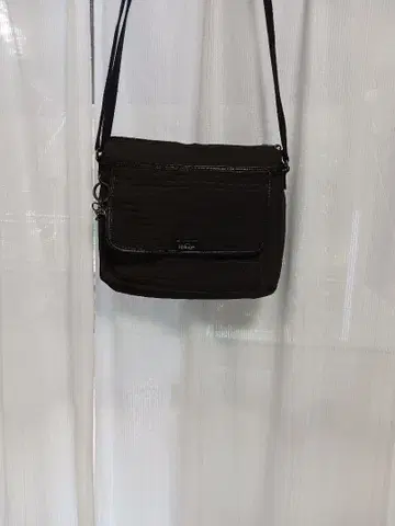 키플링 숄더백 외국 여행 시 유명 백화점에서 구매