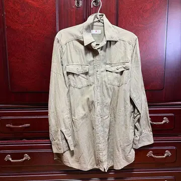 rich 카키 포켓 부착 셔츠