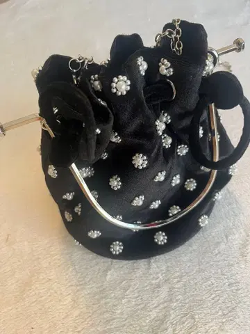 [ LOULOU WILLOUGHBY ] 펄 자수 벨로아 복조리 핸드백