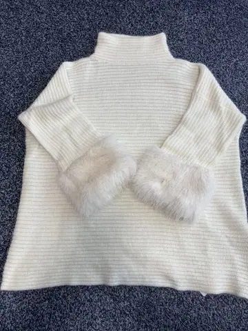 VERSEAU 퍼 달린 터틀넥 스웨터