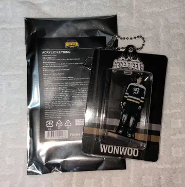 SEVENTEEN HOME 원우 아크릴 키링