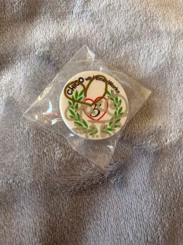 CHINO with Honey Works 핀 배지 친필 사인 포함