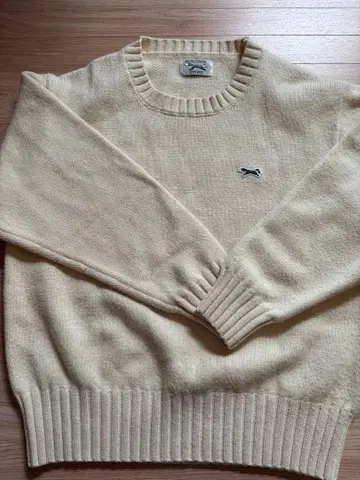 크림색 니트 스웨터 긴팔 FREAK'SSTORE