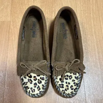 미네통카 모카신 레오파드