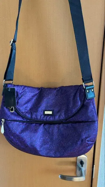 ANNA SUI 보라색 꽃무늬 나일론 숄더백 미사용 새상품급