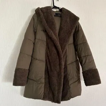 스콧 클럽 계열 grandtable 카키 후드 부착 충전솜 코트