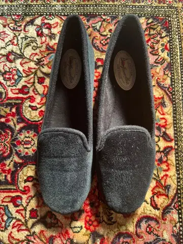 다크 그레이 스웨이드 느낌 플랫슈즈