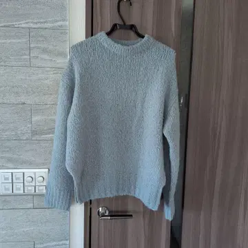 라이트 블루 긴팔 니트 스웨터