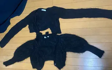 블랙 퍼 소재의 크롭 가디건