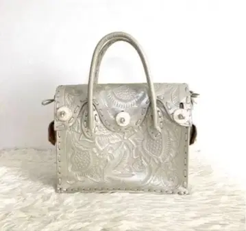 Carving Trives 백 펄 화이트