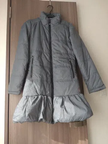 Wilson 프릴 포함 그레이 다운 자켓