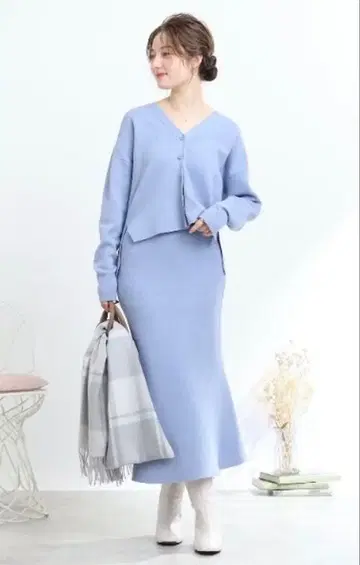 라이트 블루 니트 셋업