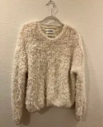 SNIDEL 크림색 긴팔 니트