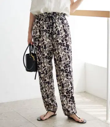 저널 스탠다드 리룸 바이컬러 플라워 아이보리