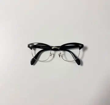 25.American Optical Influential