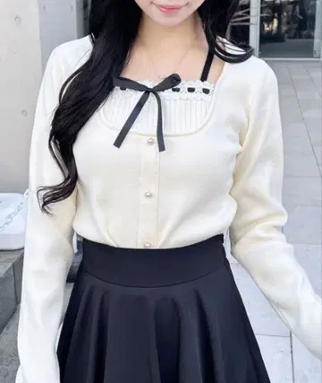 잉그 프론트 리본 리브 절개 니트 화이트