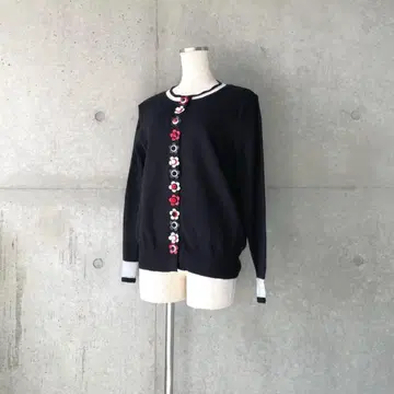 택 포함 새상품 플라워 스터드 라인 가디건 블랙 FREE