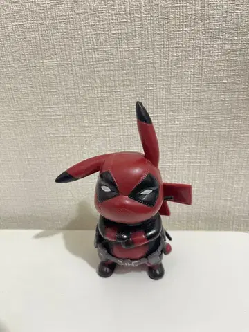 포켓몬 피카츄 x 데드풀 피규어