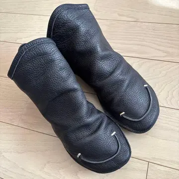 블랙 가죽 슬립온 부츠