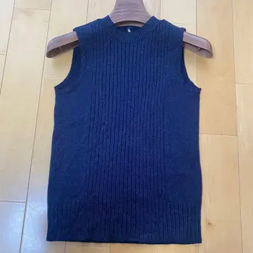 새상품급 WHYTO 슬리브리스 니트 라메 네이비 일본제