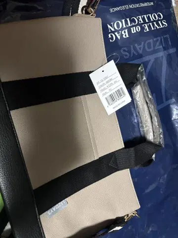 숄더백 베이지와 블랙