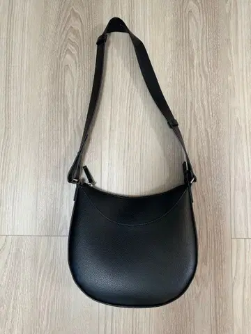 UNIQLO 레더터치 원핸들백 블랙