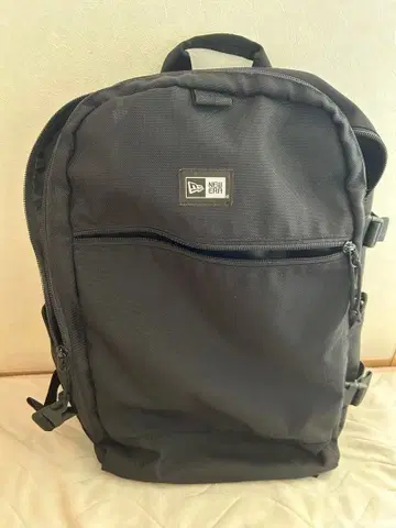 뉴에라 블랙 백팩