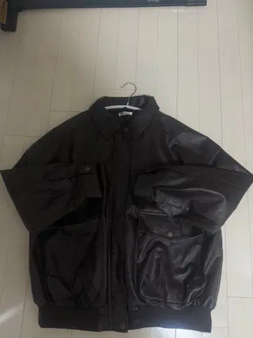 다크 브라운 가죽 자켓