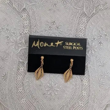 MONET 빈티지 골드 리프형 써지컬 엽서 귀걸이 시스루